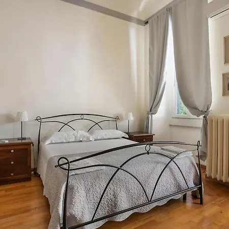 Apartment Next To The Duomo Of Florence, Lorenzo, With Private Terrace